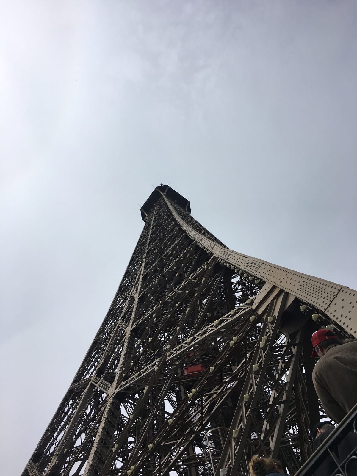 La scalata della Tour Eiffel.